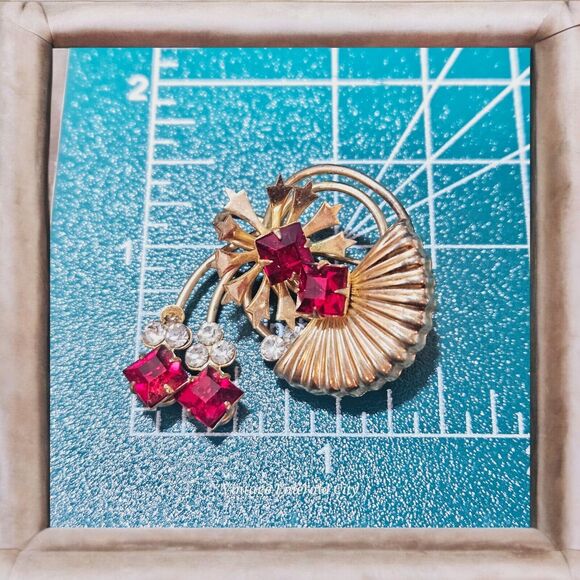 Vtg MCM Art Deco Floral Fan Brooch Red Rhinestones Goldtone Metal Pin Swirl Read - Picture 10 of 12